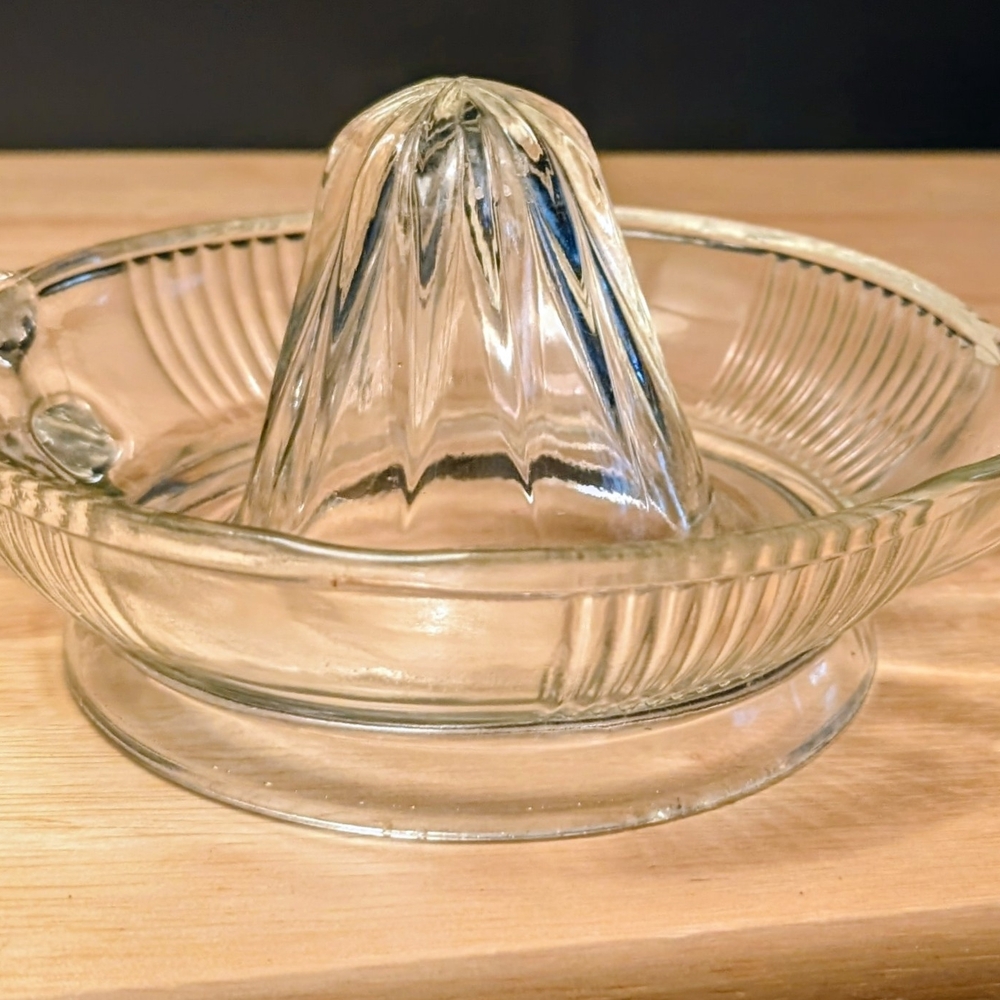 Anchor Hocking Clear Glass Citrus Juicer - Picture 4 of 6